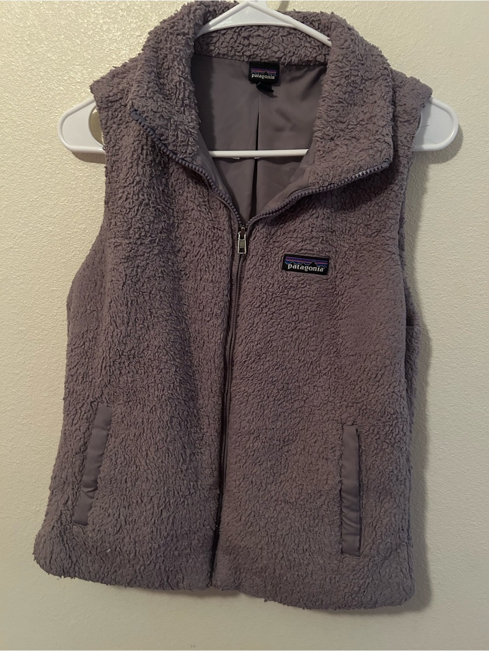 Patagonia Women’s Los Gatos High-Pile Fleece Vest in M muted mauve grey